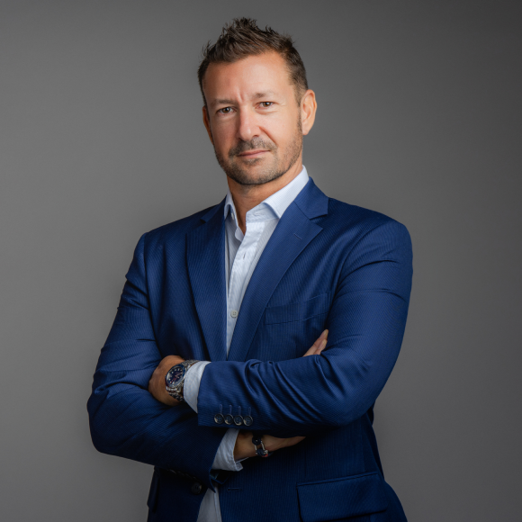 Olly Riches profile photo