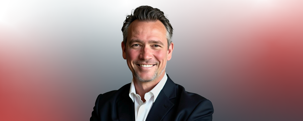 Peter Kitchin in a red-gray background 